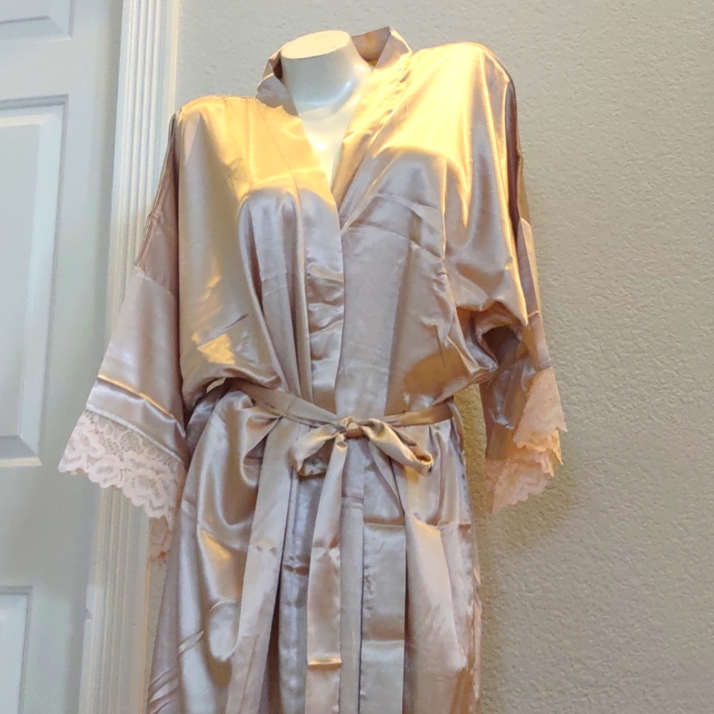 Babeyond Truly Timeless Robe - Picture 3 of 6